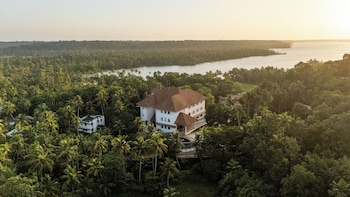 alaya stays still waters varkala