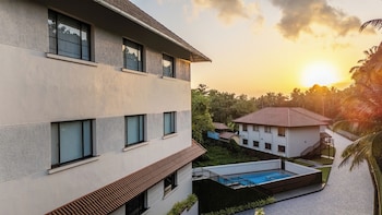 alaya stays still waters varkala