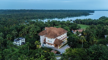 alaya stays still waters varkala