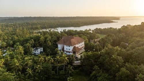 alaya stays still waters varkala