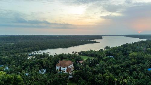 alaya stays still waters varkala