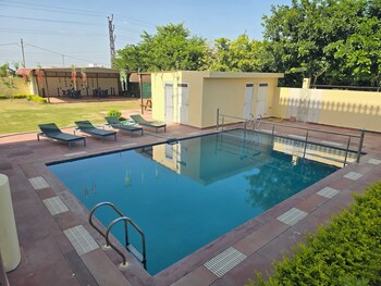 The Ranthambore Samrajya Hotel & Resort,,3 star