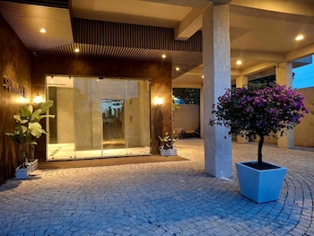 summer88 boutique hotel azara