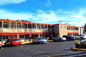 saratoga motel by capital o near midway airport chicago il