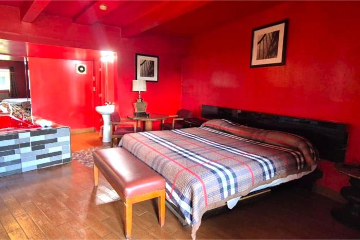 saratoga motel by capital o near midway airport chicago il