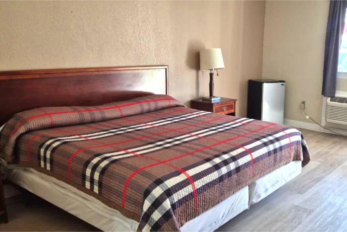 saratoga motel by capital o near midway airport chicago il