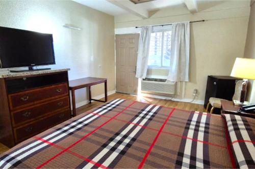 saratoga motel by capital o near midway airport chicago il