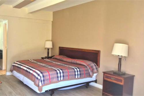 saratoga motel by capital o near midway airport chicago il