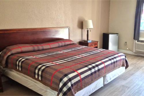 saratoga motel by capital o near midway airport chicago il