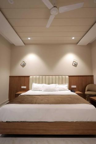 pari ac restaurant and hotel