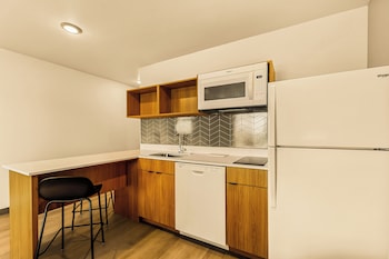 livaway suites orem vineyard
