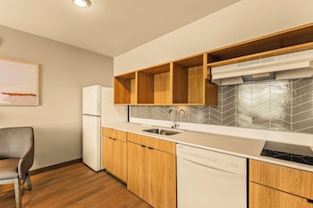 livaway suites orem vineyard