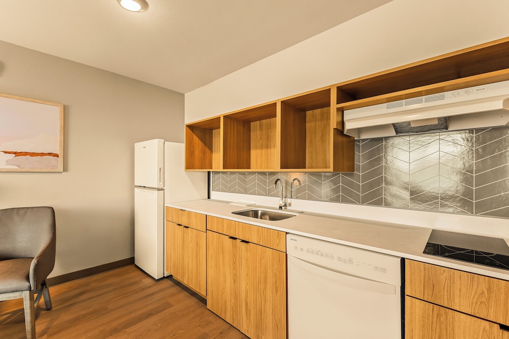 livaway suites orem vineyard