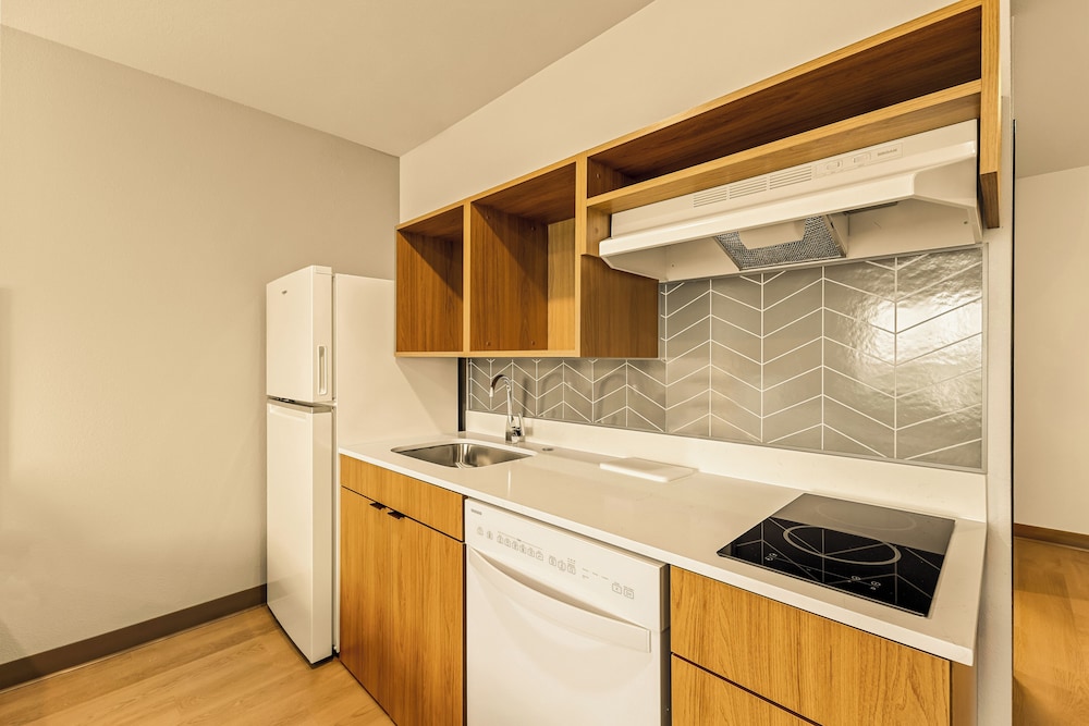 livaway suites orem vineyard