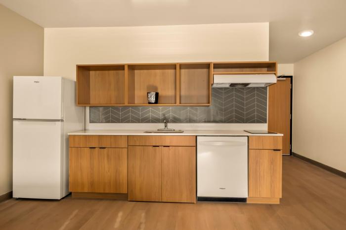 livaway suites orem vineyard