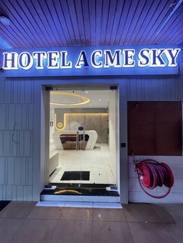 hotel acme sky