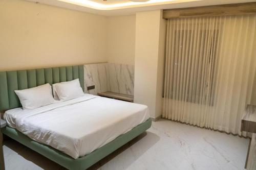 the white castle hotel