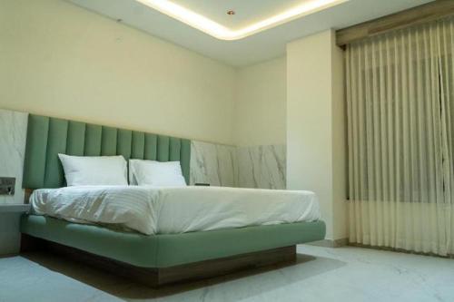 the white castle hotel