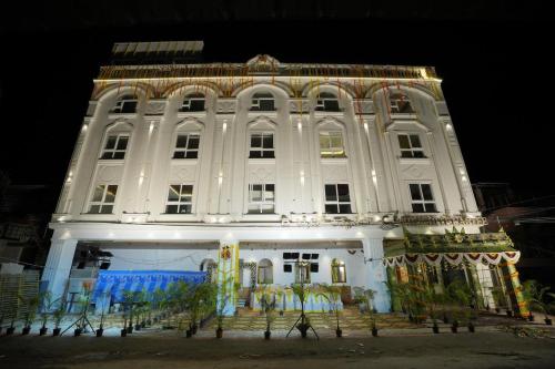 the white castle hotel