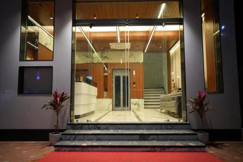 the white castle hotel