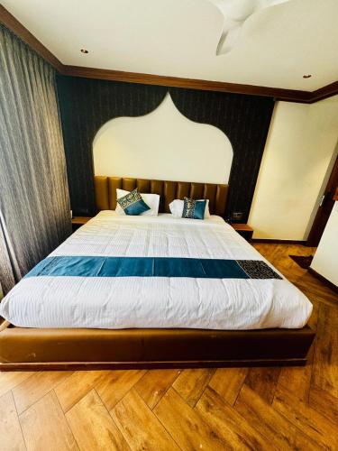 the white castle hotel