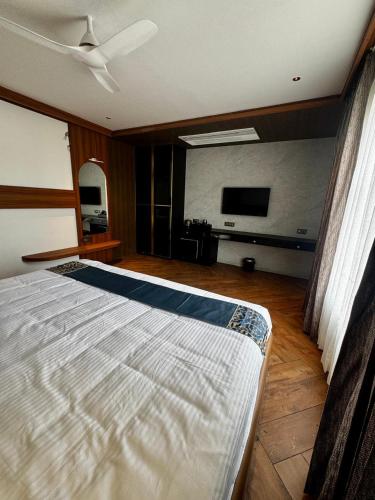 the white castle hotel