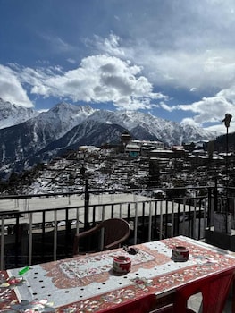aarav chaaras homestay