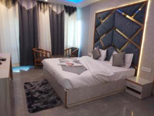 Myrica Groves Lansdowne,,2 star