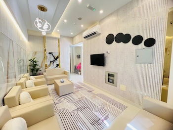 town plaza hotel apartments