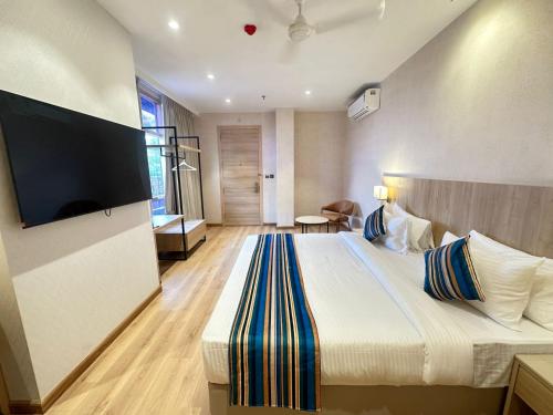 hotel bluestone prime nehru place by the cosy hotels