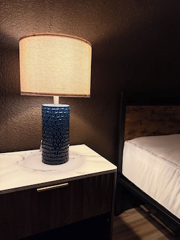 The Windmill Motel,,2 star