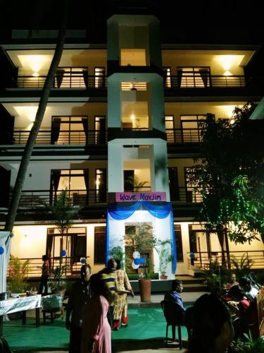 Wave Morjim Hotel,,2 star