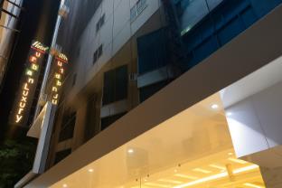 hotel urban luxury by jmd group