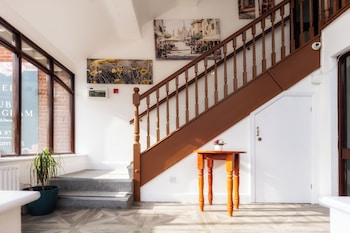 Club Wokinghm Hotel,,2 star