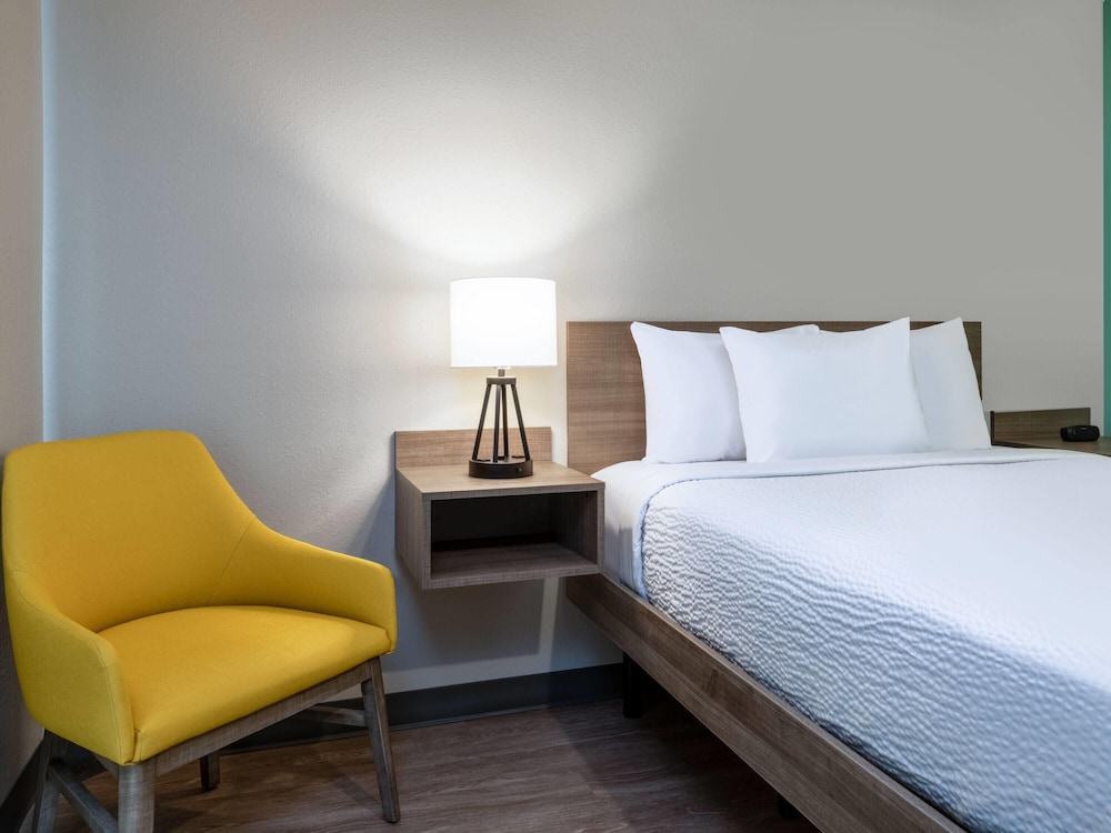 echo suites extended stay by wyndham springfield airport plz