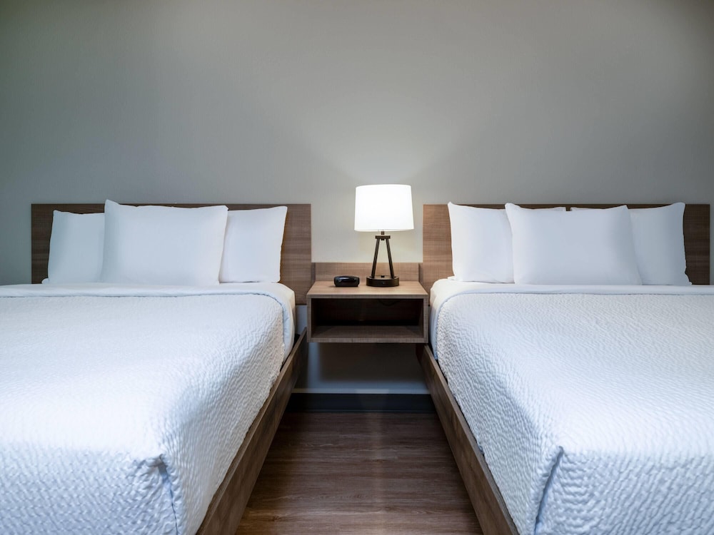 echo suites extended stay by wyndham springfield airport plz