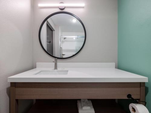 echo suites extended stay by wyndham springfield airport plz