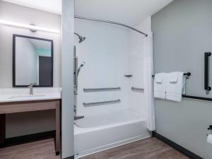echo suites extended stay by wyndham springfield airport plz
