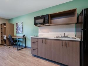 echo suites extended stay by wyndham springfield airport plz