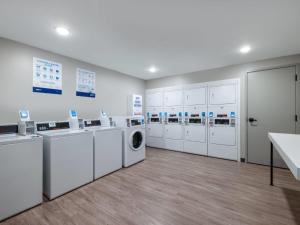 echo suites extended stay by wyndham springfield airport plz
