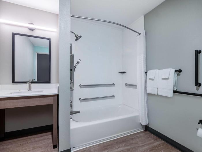 echo suites extended stay by wyndham springfield airport plz