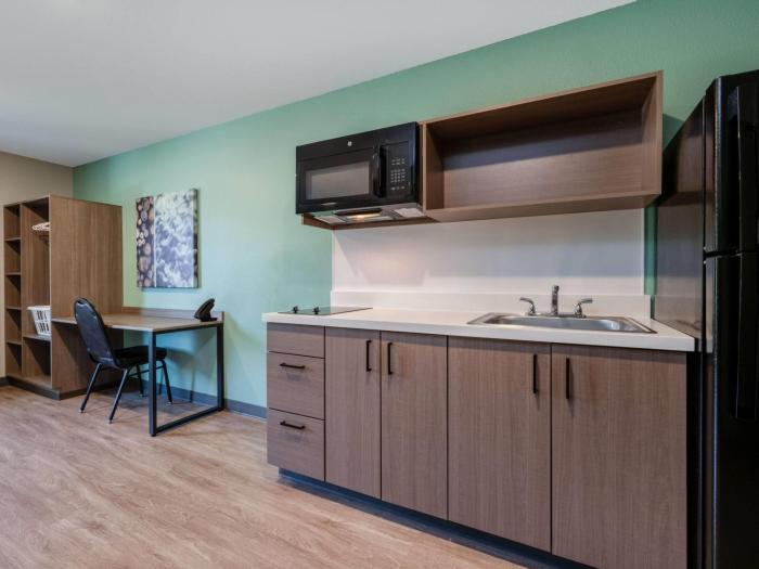 echo suites extended stay by wyndham springfield airport plz