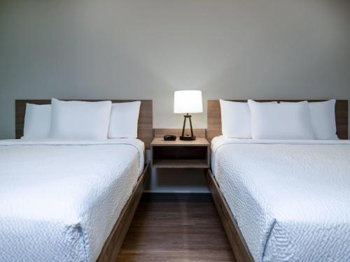 echo suites extended stay by wyndham springfield airport plz