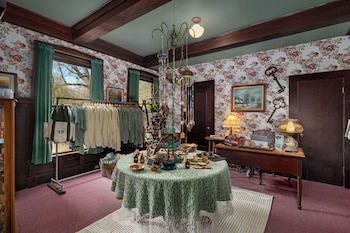 Mccleary Hotel,,2 star