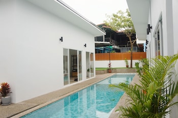 aandj holiday villa phuket