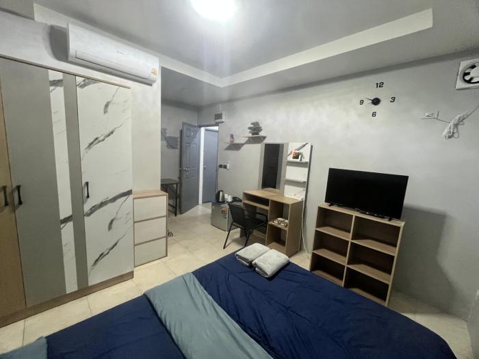 84 bar and guest house