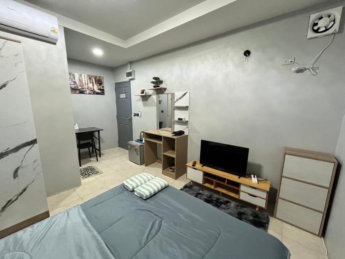 84 bar and guest house