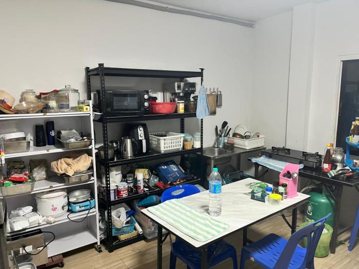 84 bar and guest house