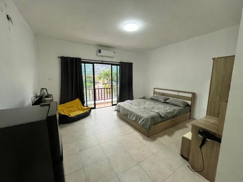 84 bar and guest house