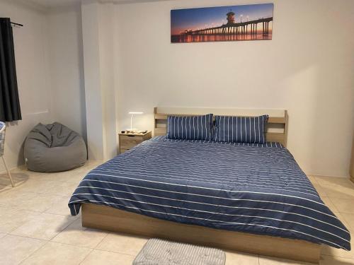 84 bar and guest house